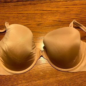 Victoria’s Secret nude bra Size 36 DDD